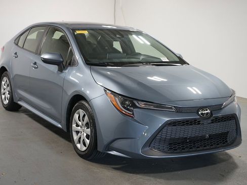 Certified 2021 Toyota Corolla LE FWD image 3