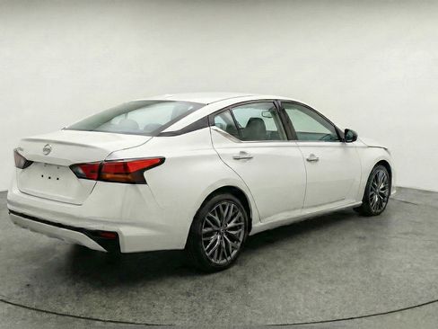 Used 2025 Nissan Altima 2.5 SV image 7