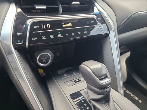 Certified 2024 Toyota Venza Limited AWD/4WD image 15