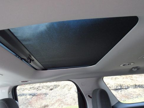 Used 2016 GMC Acadia SLE image 19