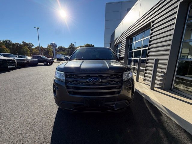 Used 2018 Ford Explorer XLT w/ Equipment Group 202A AWD/4WD image 2