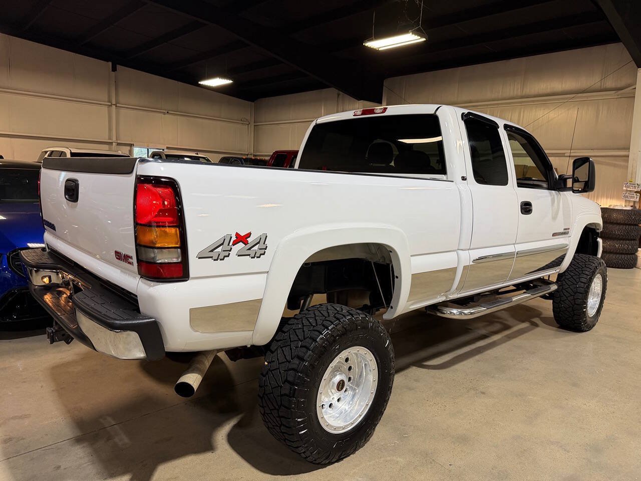 Used 2005 GMC Sierra 2500 SLT w/ Heavy-Duty Power Package AWD/4WD image 13