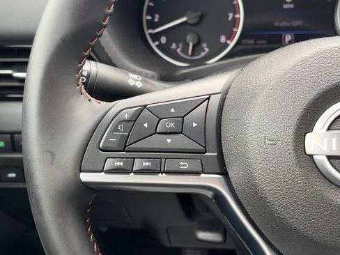 Used 2025 Nissan Sentra SR FWD image 12