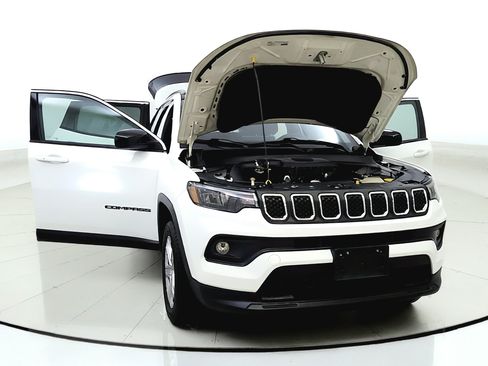 Used 2023 Jeep Compass Latitude w/ Convenience Group AWD/4WD image 9
