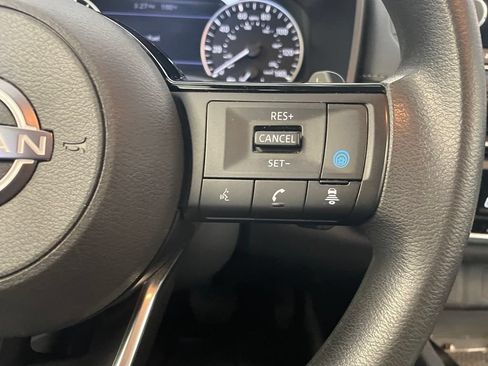 Certified 2023 Nissan Rogue SV FWD image 14