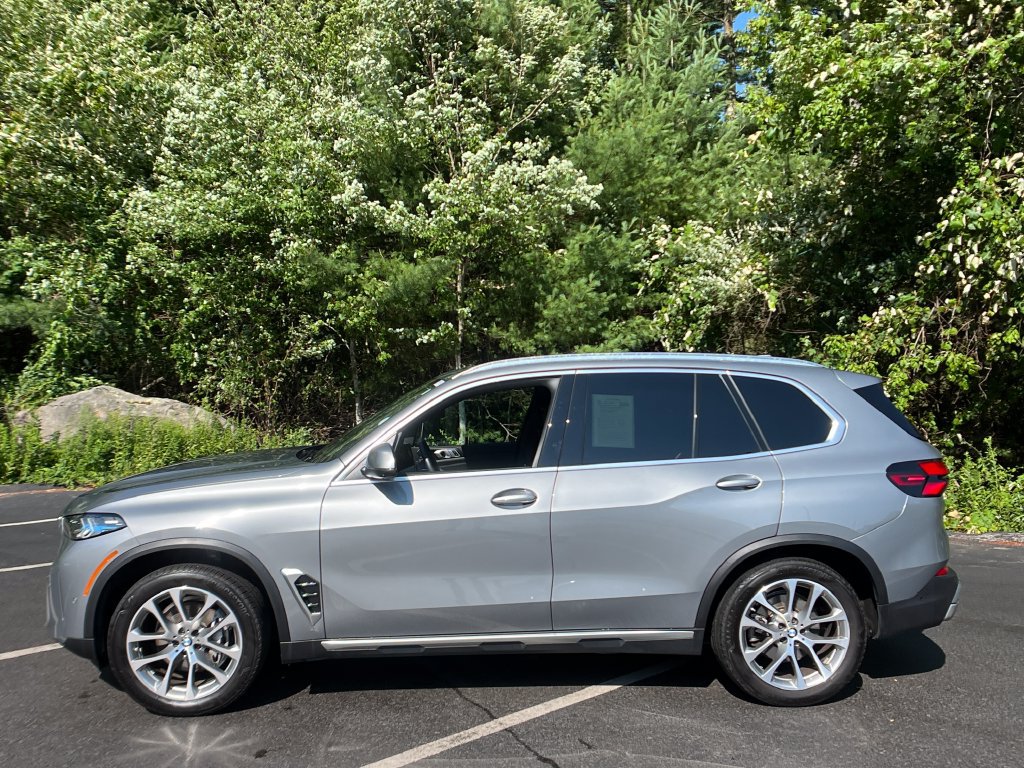 Used 2025 BMW X5 xDrive40i w/ Premium Package AWD/4WD image 2