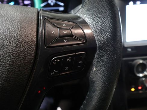 Used 2018 Ford Explorer XLT w/ Equipment Group 202A AWD/4WD image 38