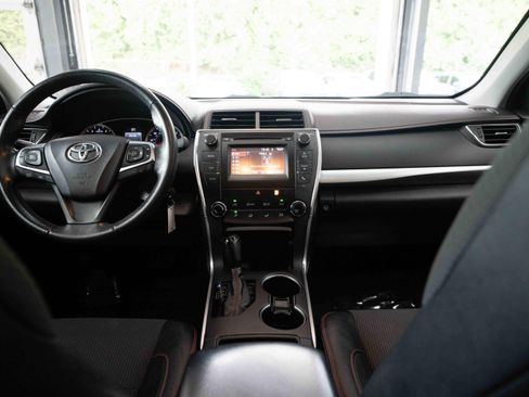 Used 2017 Toyota Camry SE w/ Moonroof Package FWD image 20