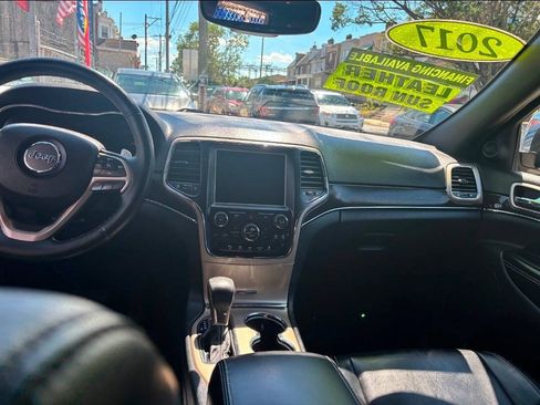 Used 2017 Jeep Grand Cherokee Limited AWD/4WD image 11