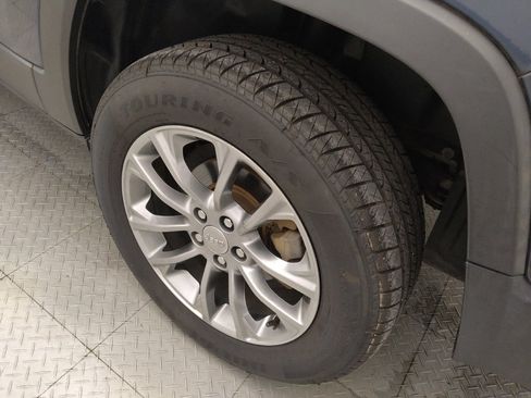 Used 2020 Jeep Cherokee Latitude Plus FWD image 31