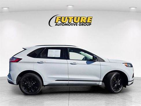 Certified 2024 Ford Edge SE w/ Black Appearance Package image 3