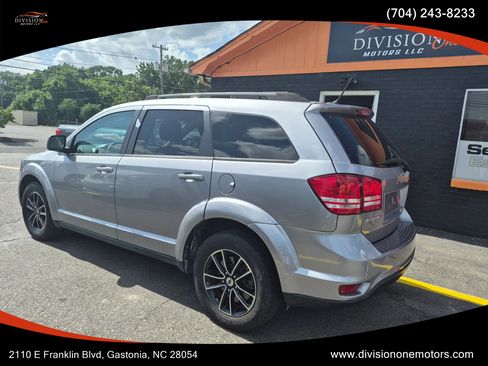 Used 2018 Dodge Journey SE w/ Blacktop Package FWD image 6
