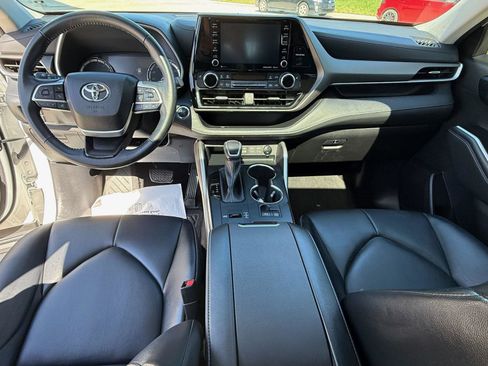 Used 2022 Toyota Highlander XLE image 13