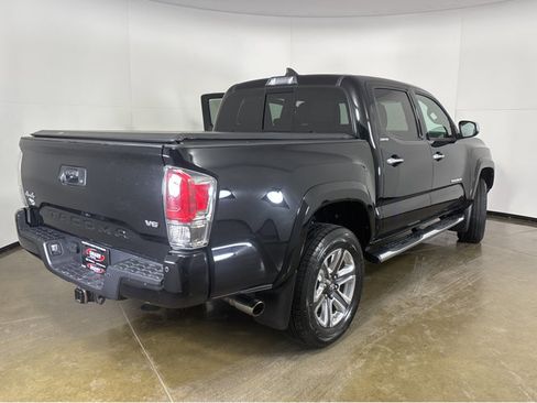 Used 2017 Toyota Tacoma Limited image 22