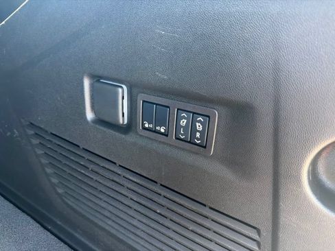 Used 2024 GMC Yukon XL Denali AWD/4WD image 20