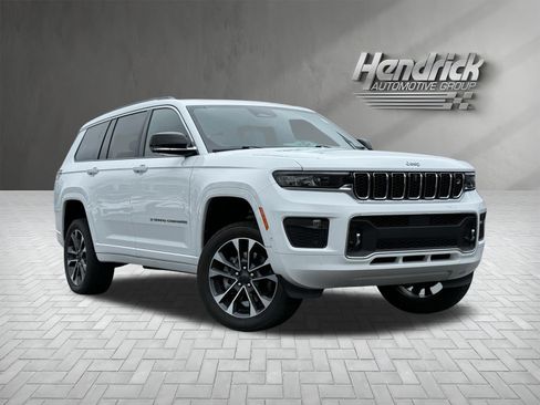 Used 2022 Jeep Grand Cherokee L Overland w/ Advanced Protech Group III AWD/4WD image 2