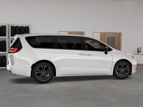 New 2026 Chrysler Pacifica Select image 6