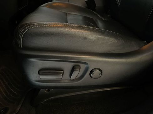 Used 2015 Toyota Sienna SE FWD image 12