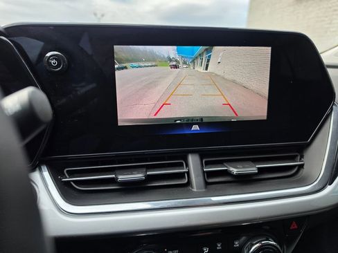 Used 2024 Chevrolet Trax LT w/ Driver Confidence Package image 12