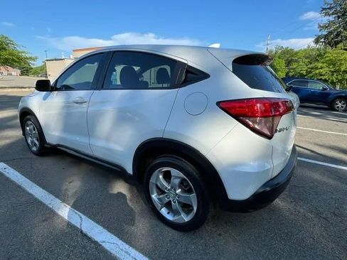Used 2017 Honda HR-V LX image 6