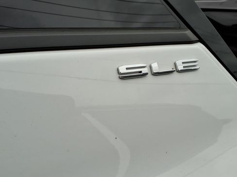Used 2024 GMC Terrain SLE w/ Driver Convenience Package AWD/4WD image 9