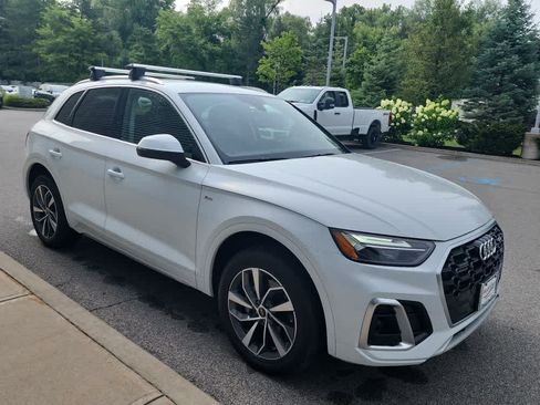 Used 2023 Audi Q5 2.0T Premium w/ Convenience Package AWD/4WD image 2