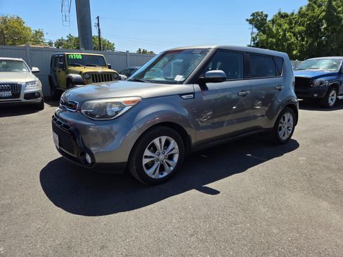 Used 2016 Kia Soul + FWD image 1