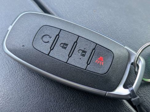 Used 2023 Nissan Rogue SV FWD image 23