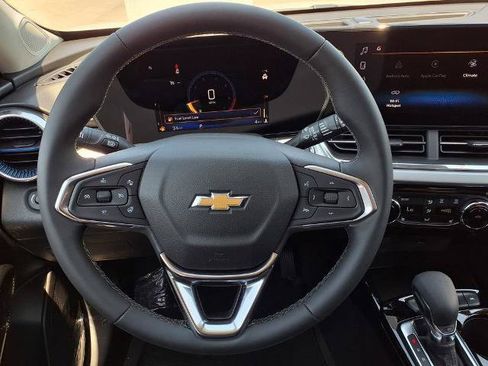 New 2026 Chevrolet Trax LT w/ LT Convenience Package FWD image 18
