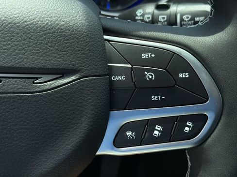 New 2027 Chrysler Pacifica Select FWD image 26
