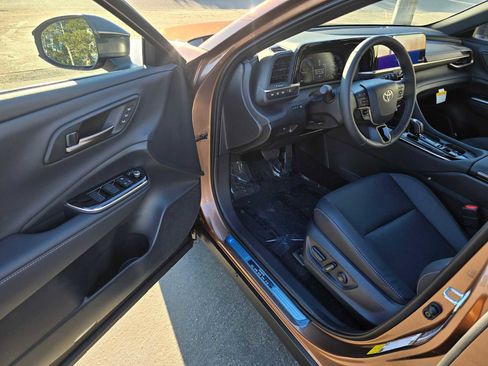 New 2025 Toyota Crown Signia image 19