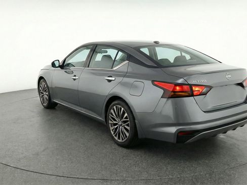 Used 2025 Nissan Altima 2.5 SV FWD image 6