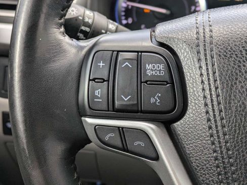 Used 2018 Toyota Highlander XLE image 24