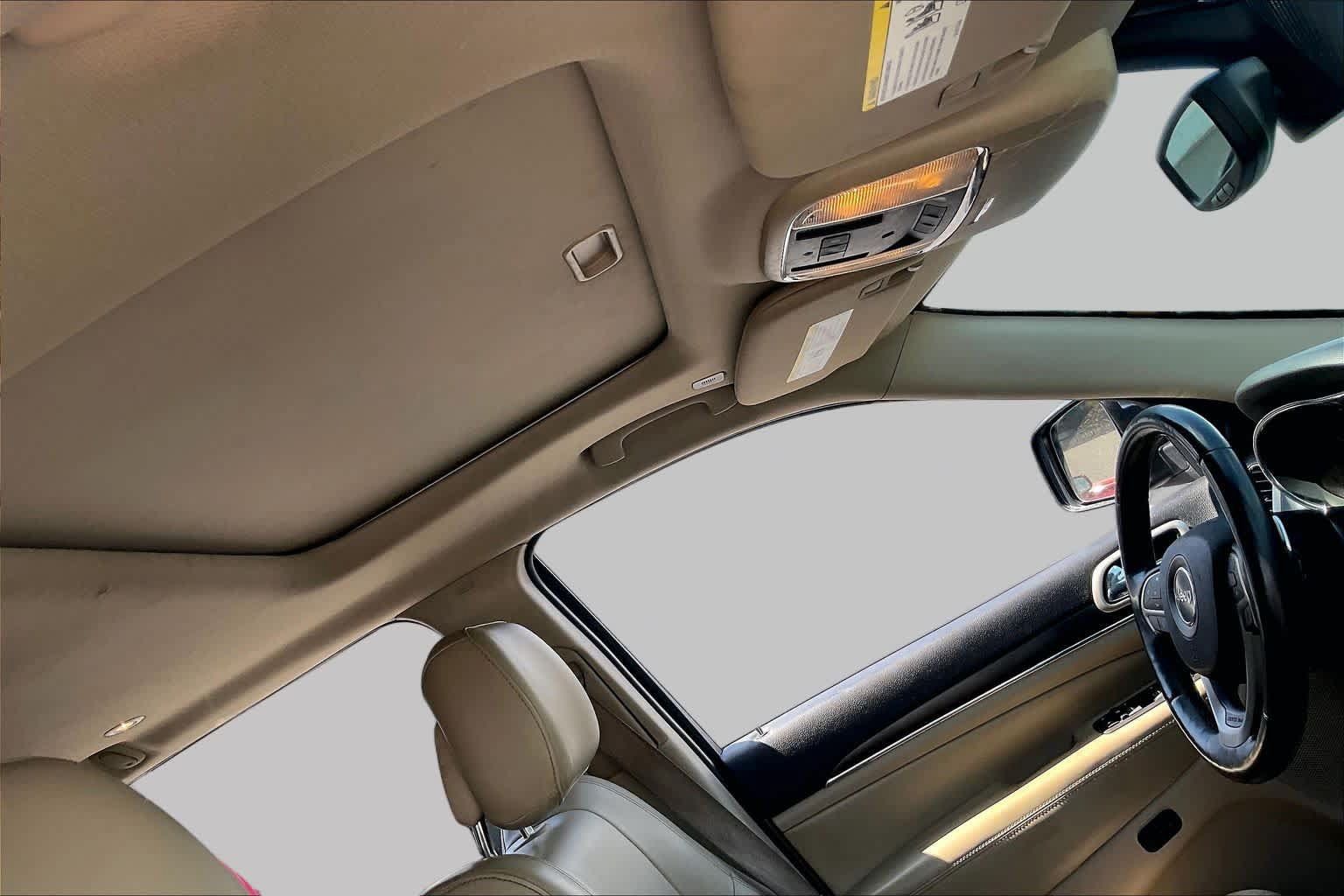 Used 2017 Jeep Grand Cherokee Limited RWD image 14