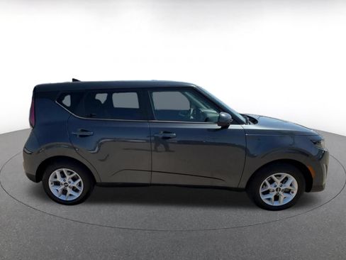 Used 2025 Kia Soul LX w/ LX Technology Package FWD image 16
