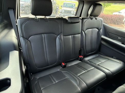 Certified 2025 Jeep Wagoneer 4WD w/ Convenience Group I image 23