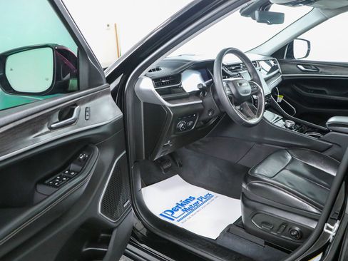 Used 2022 Jeep Grand Cherokee Limited 4xe w/ Luxury Tech Group II AWD/4WD image 3