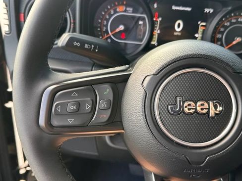 Used 2025 Jeep Wrangler Unlimited Rubicon AWD/4WD image 22