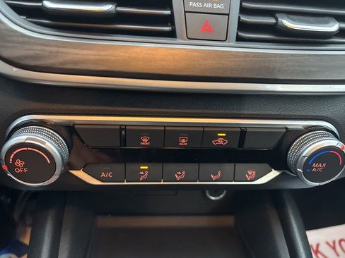 Used 2025 Nissan Altima 2.5 SV image 13