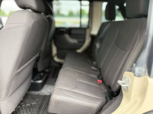 Used 2018 Jeep Wrangler Unlimited Sport AWD/4WD image 32