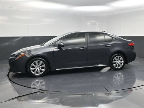 Used 2025 Toyota Corolla LE FWD image 3