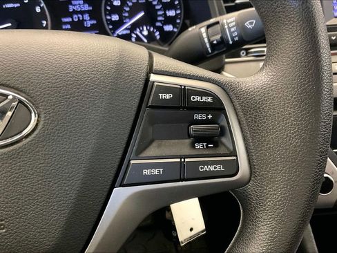 Used 2018 Hyundai Elantra SE image 19