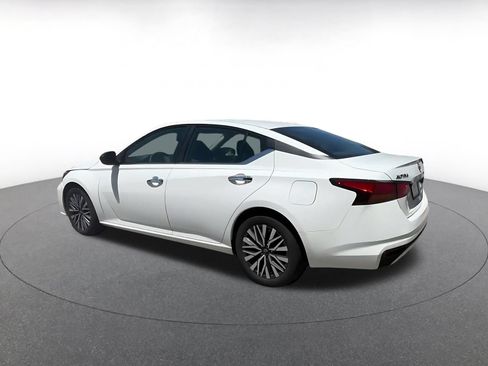 Used 2025 Nissan Altima 2.5 SV FWD image 10