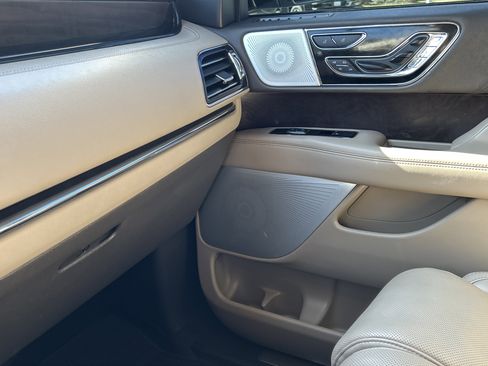 Used 2024 Lincoln Navigator Reserve image 33