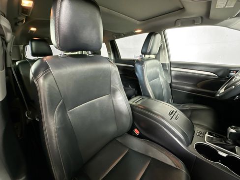 Used 2016 Toyota Highlander XLE AWD/4WD image 27