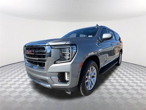 Used 2023 GMC Yukon XL SLT image 1