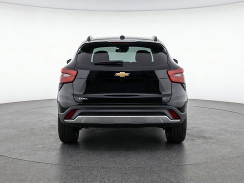 Used 2025 Chevrolet Trax LT FWD image 7