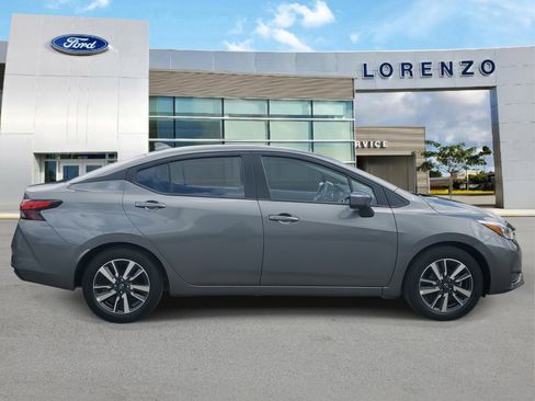 Used 2025 Nissan Versa SV image 4