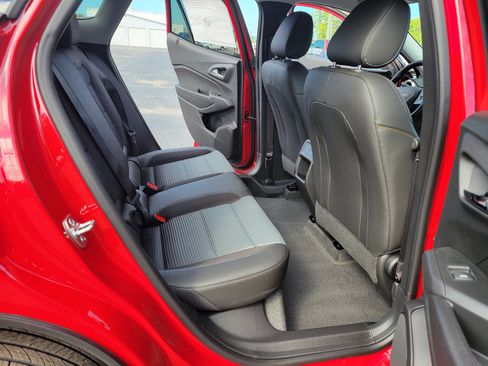 New 2026 Chevrolet Trax LT w/ Driver Confidence Package FWD image 28
