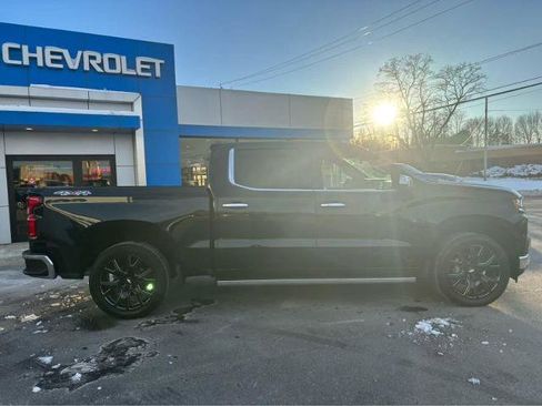 Used 2022 Chevrolet Silverado 1500 LTZ w/ LTZ Convenience Package II AWD/4WD image 11